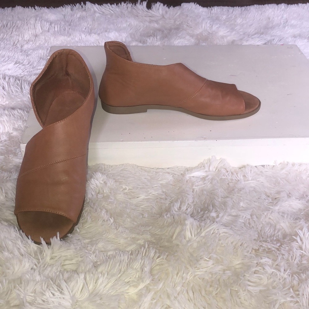 Bamboo Brand Like-New sandals